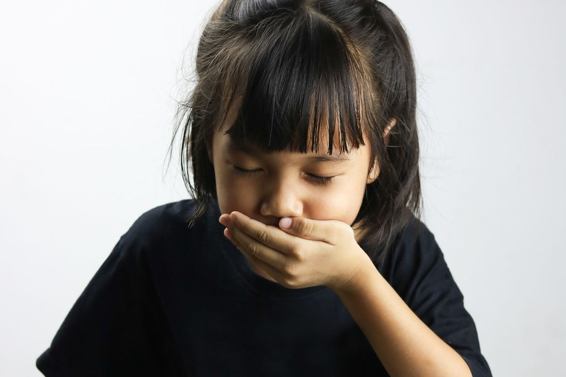 Tidak Perlu Panik! Ini 10 Cara Mengatasi Anak Muntah di Malam Hari