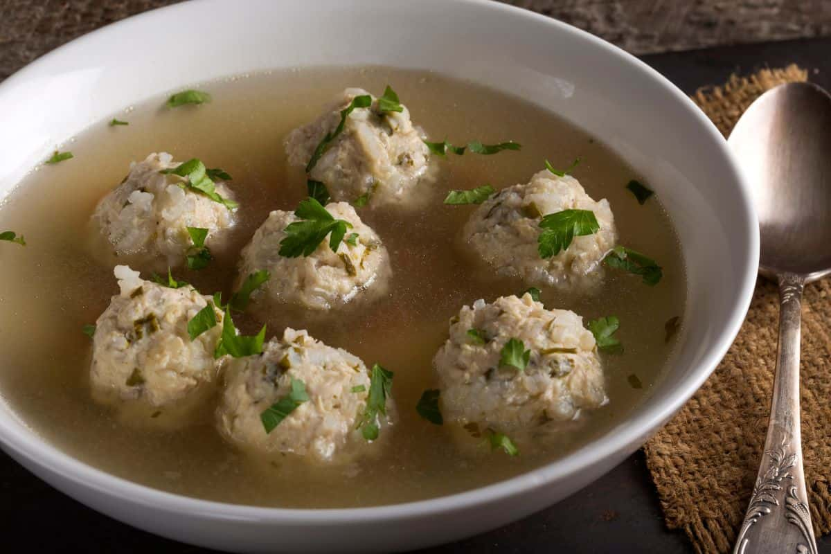 Semangkuk bakso kuah