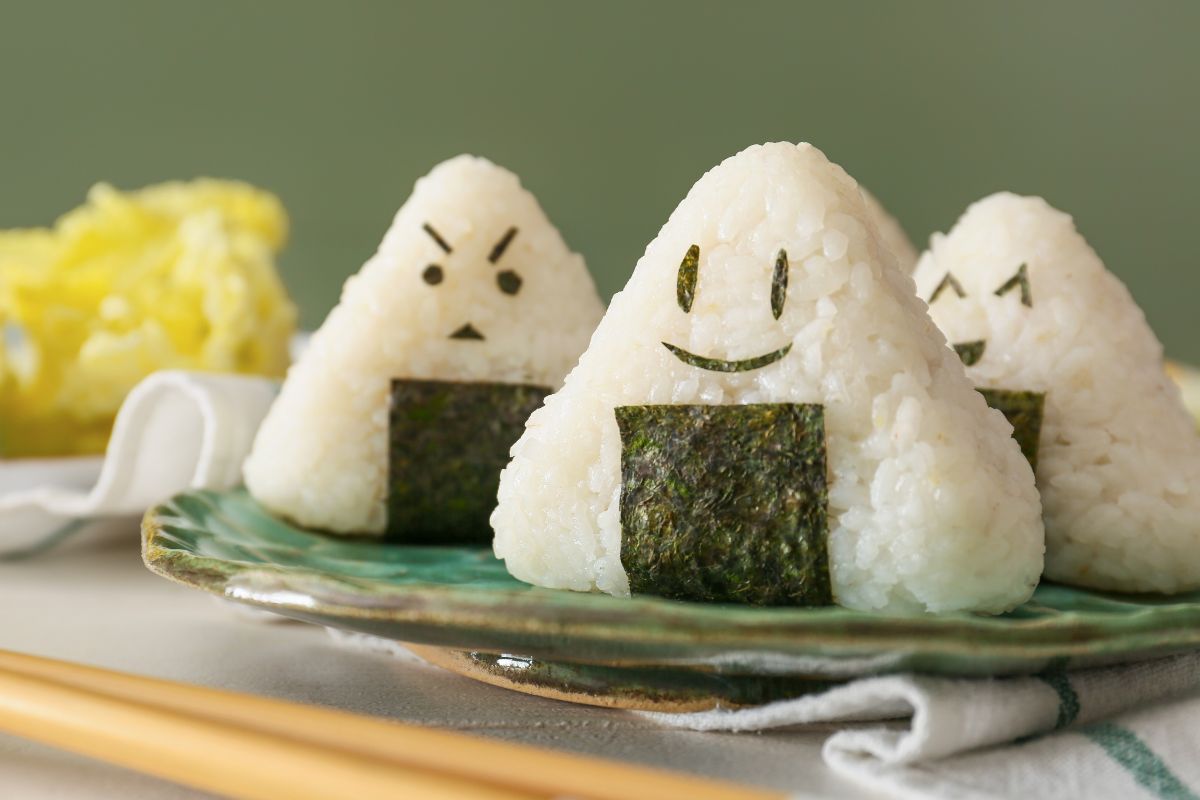 3 porsi onigiri