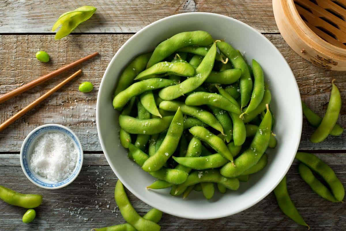 Edamame di dalam mangkuk