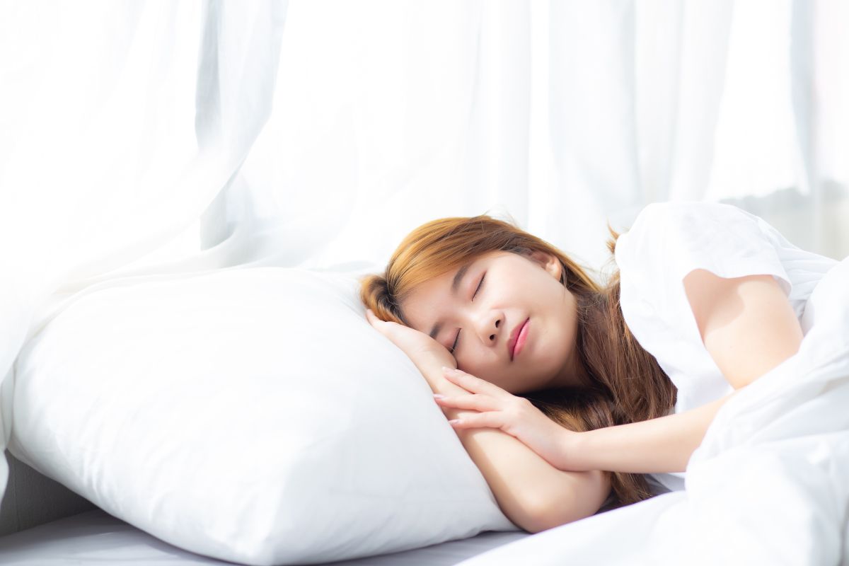 Seorang wanita sedang tidur