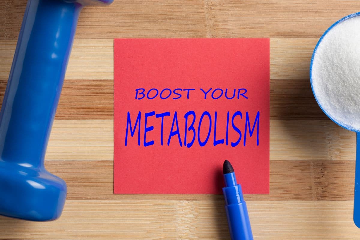 Kertas post-it merah bertuliskan boost your metabolism