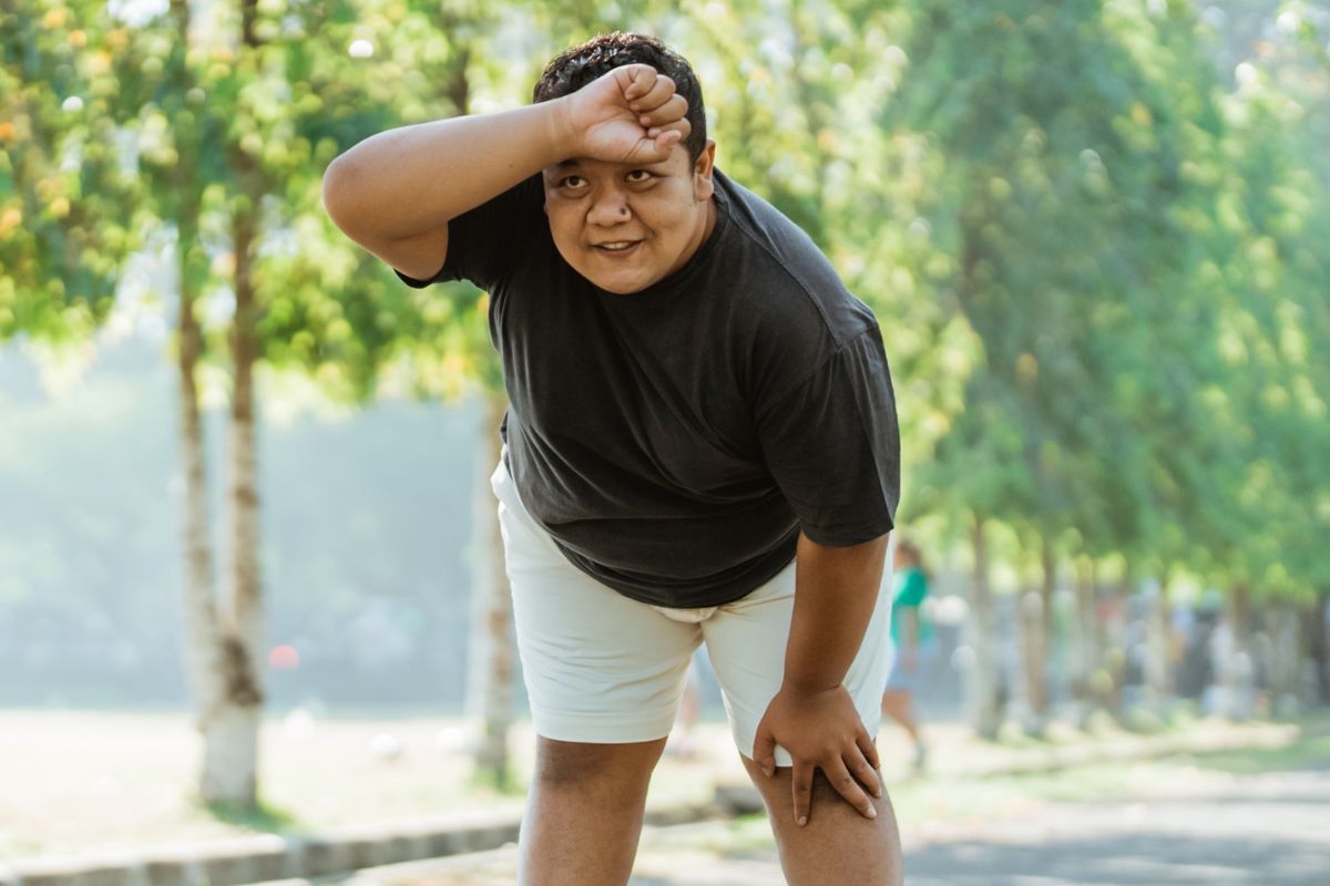 Seorang pria sedang kelelahan