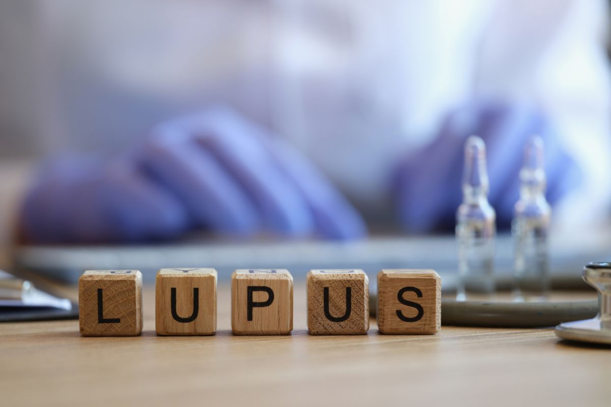 Susunan balok bertuliskan lupus