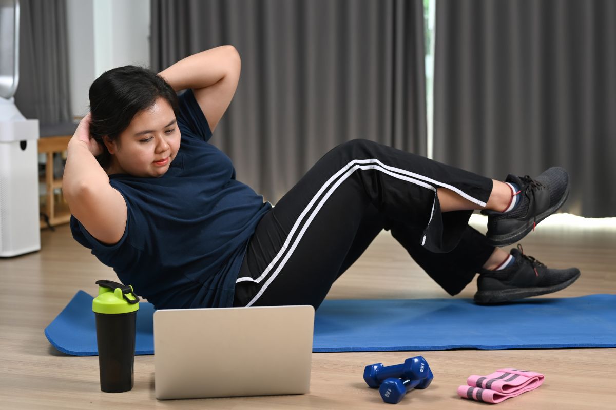 Seorang wanita sedang berolahraga