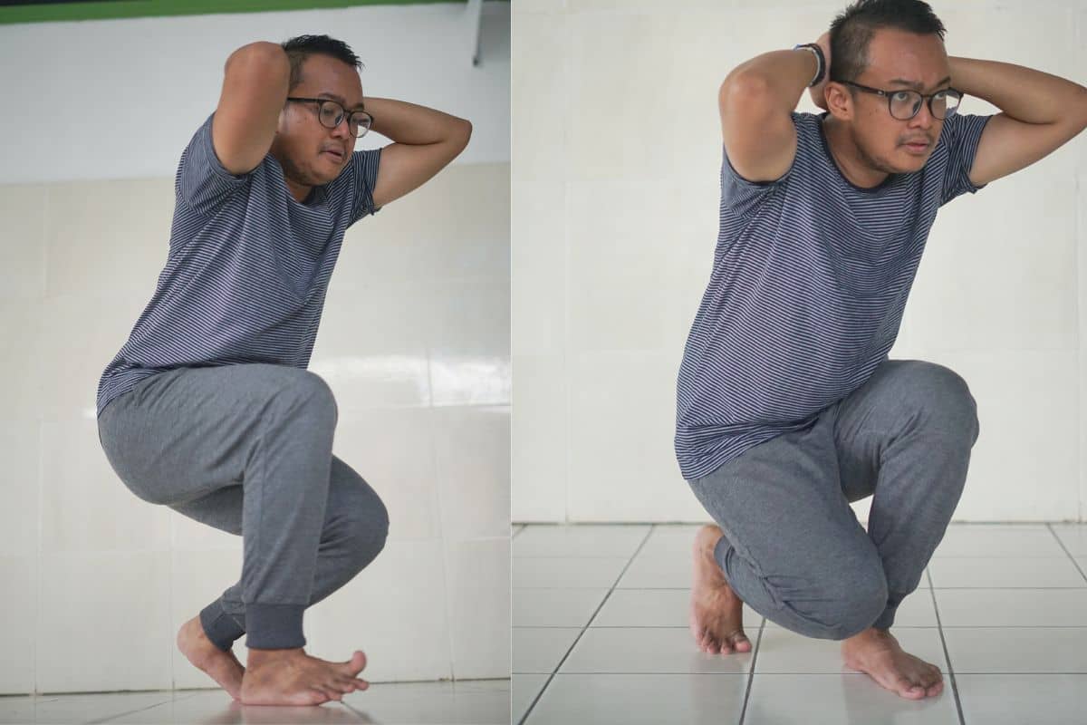 Pria melakukan squat jump