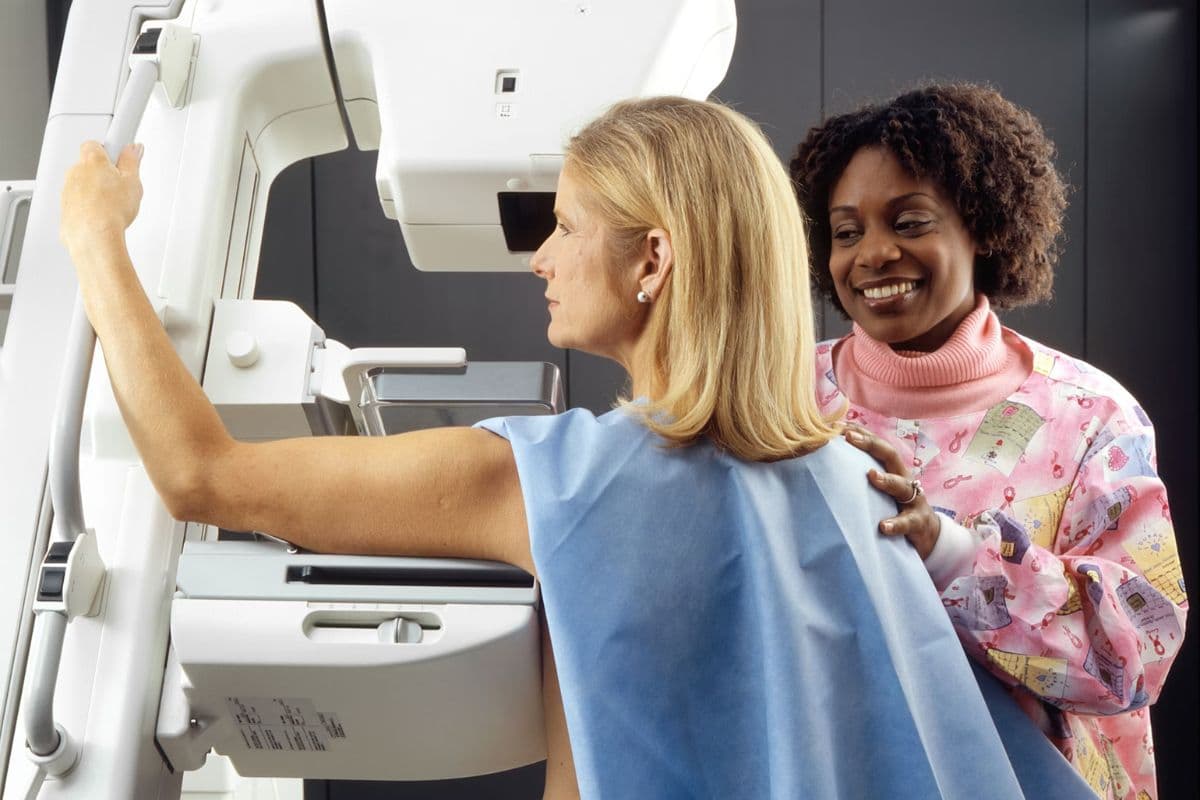 Melakukan mammogram