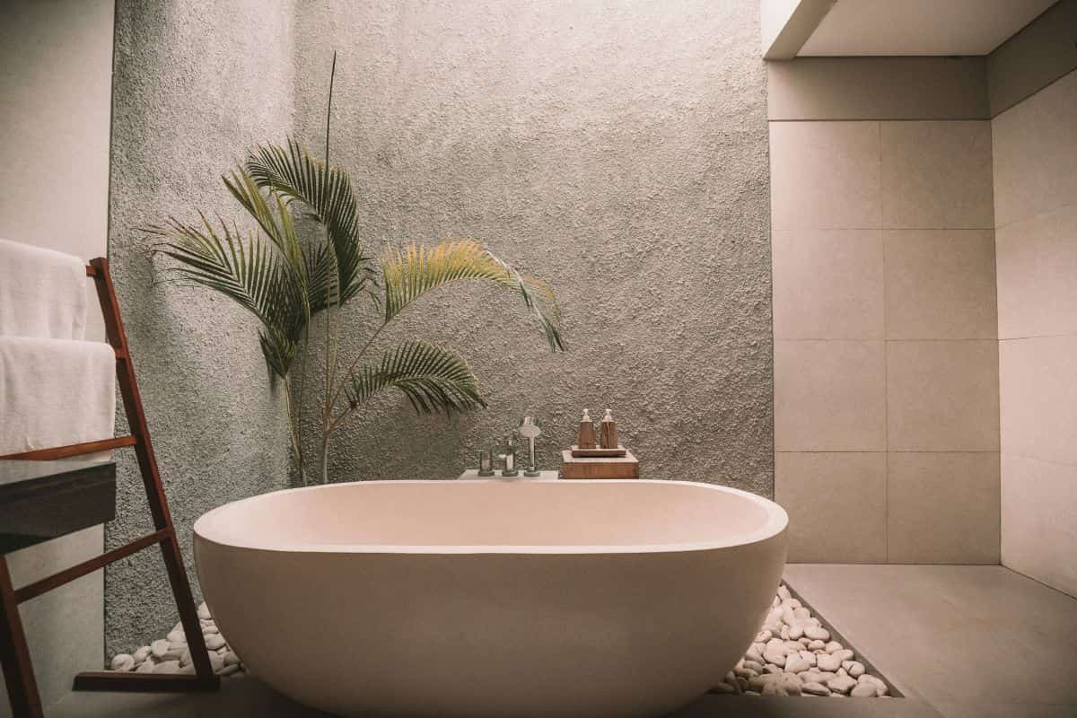 bathtub di kamar mandi