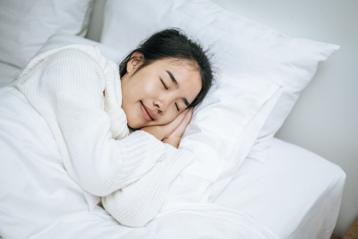 Perempuan tidur nyenyak