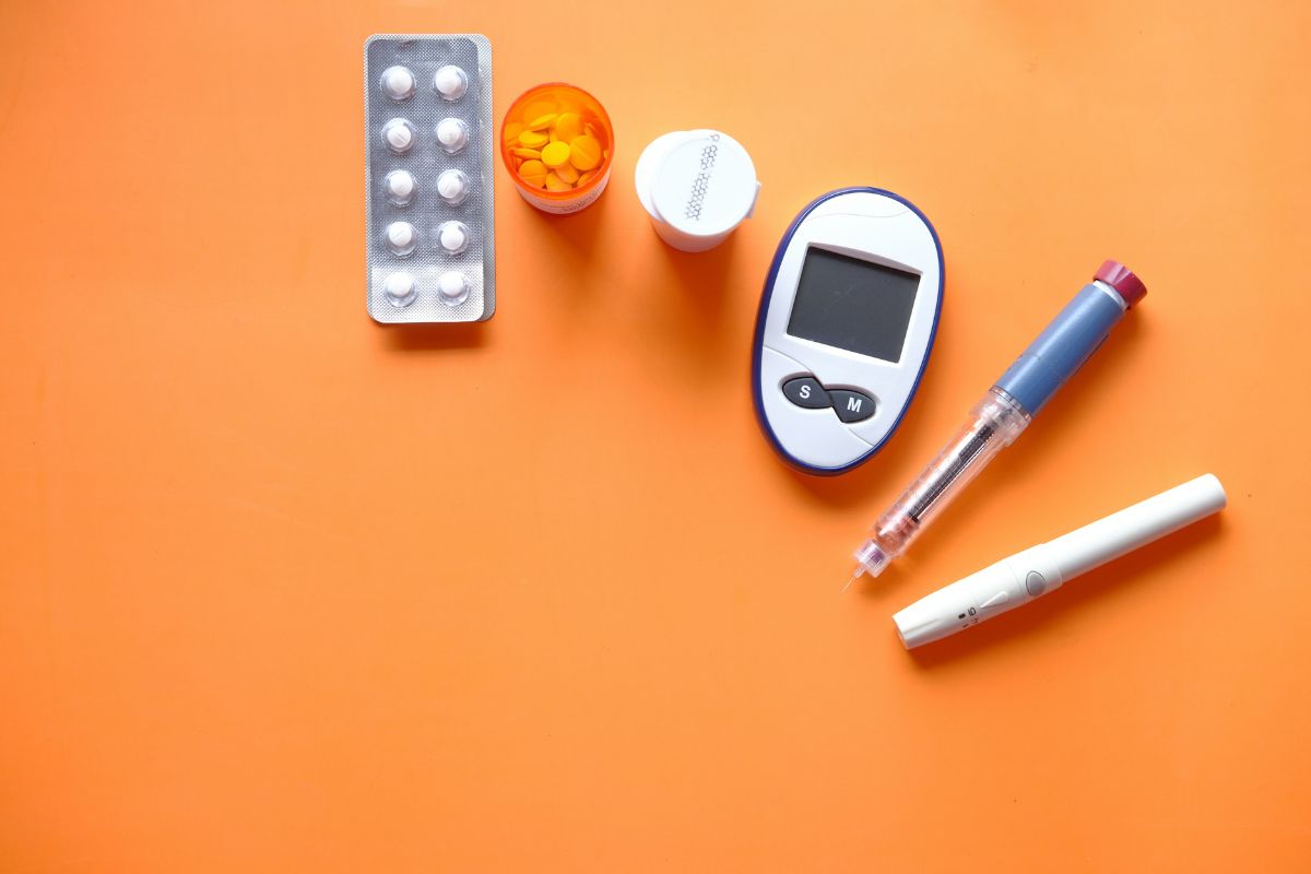 insulin dan alat pendeteksi gula darah