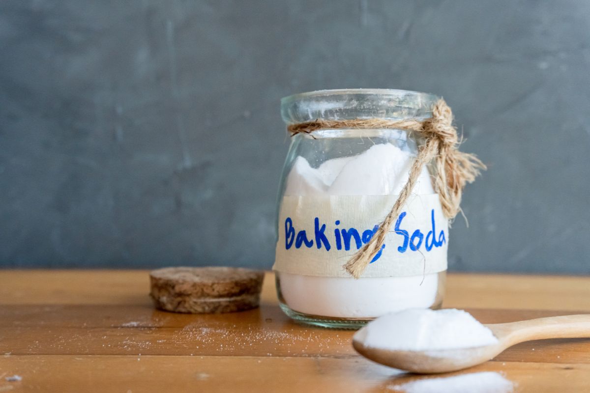 Baking soda dalam toples kaca