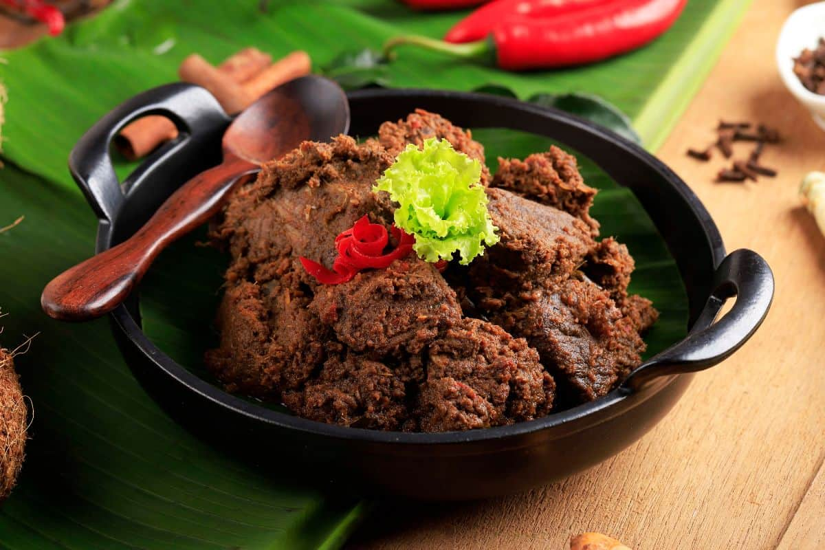 Semangkuk rendang sapi