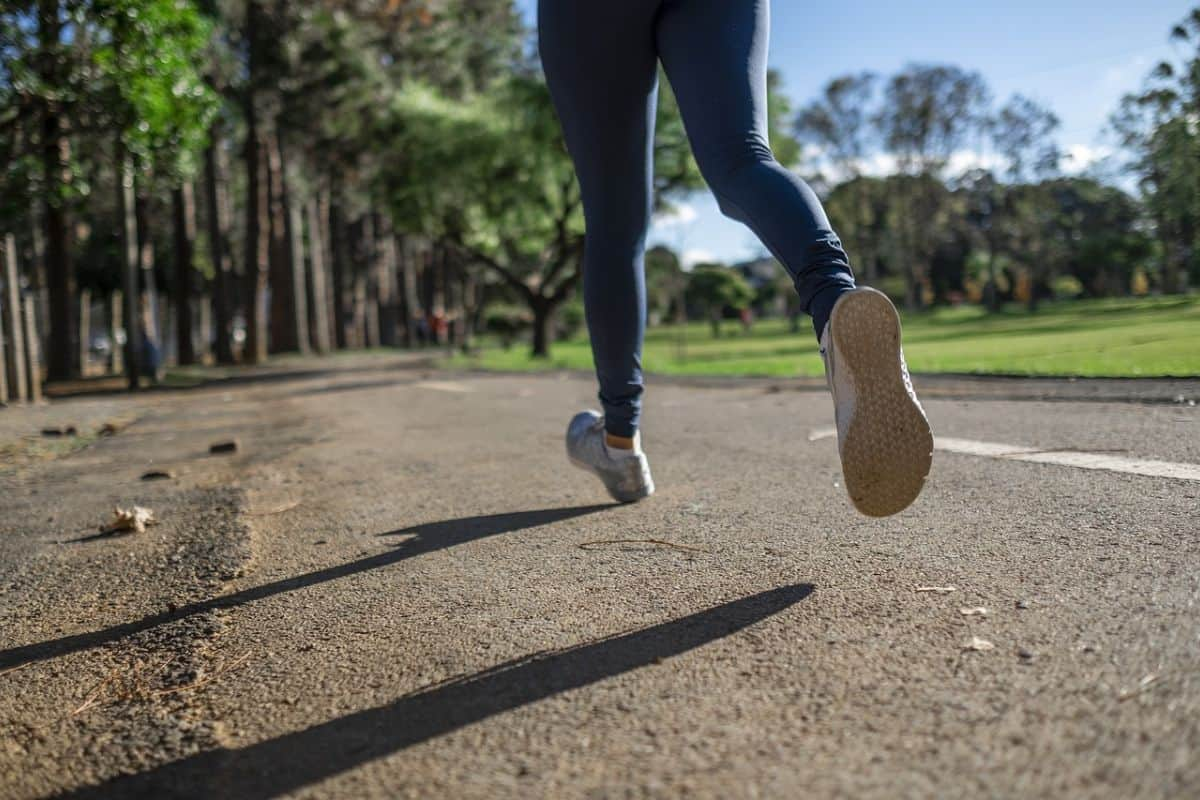 orang yang sedang jogging