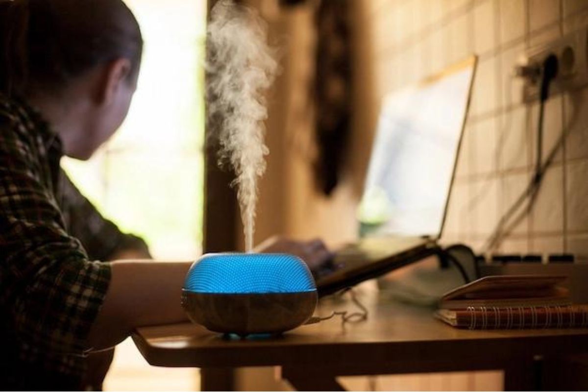 Humidifier di meja kerja